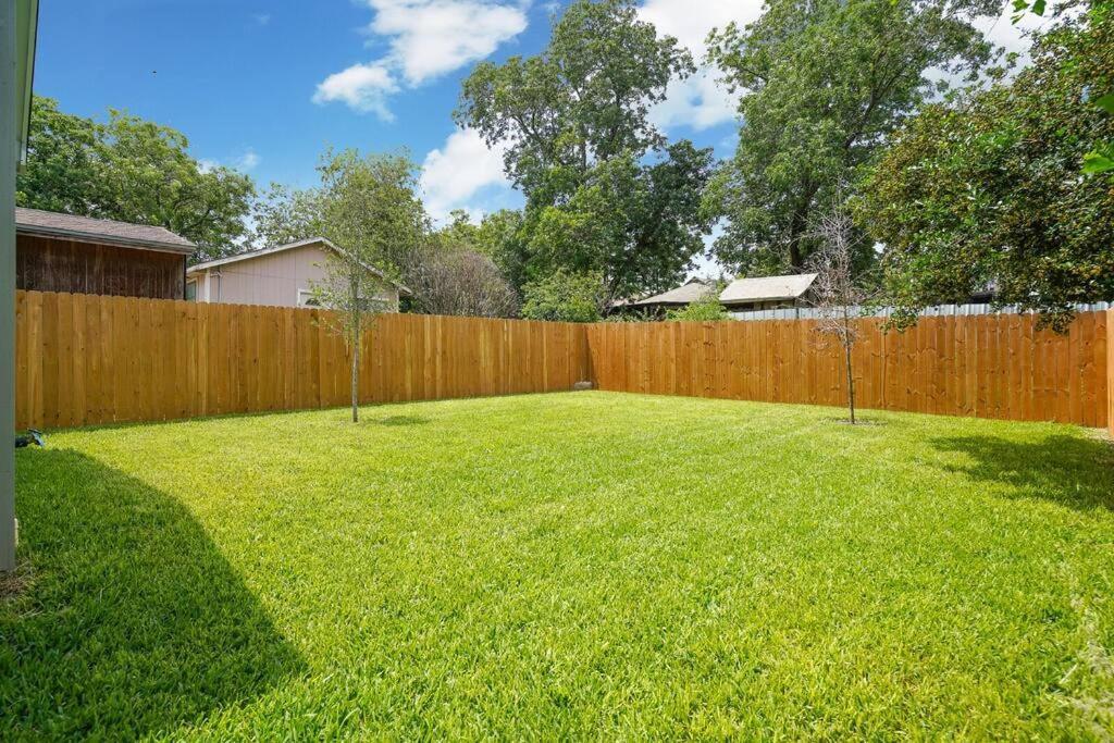SPACIOUS, SLEEPS 6, ST PHILLIPS, KING Bed San Antonio Exterior foto
