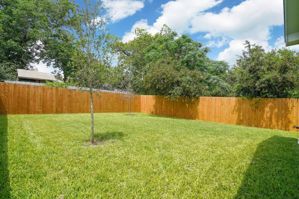 SPACIOUS, SLEEPS 6, ST PHILLIPS, KING Bed San Antonio Exterior foto